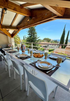 Villa provençale avec vue mer, proche centre ville et plages.